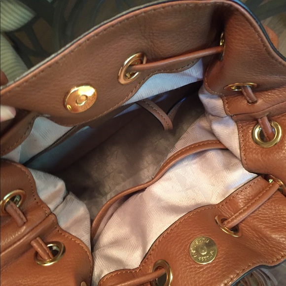 Michael Kors Bucket Bag - Like New!!! - Picture 4 of 5